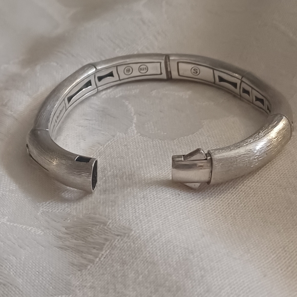 John Hardy Bamboo Brushed Sterling Silver Curved Hinged Bangle, Size Small - Picture 5 of 11